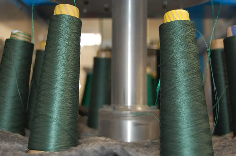 Bobinas verdes colocadas en la máquina Cordon D’Or